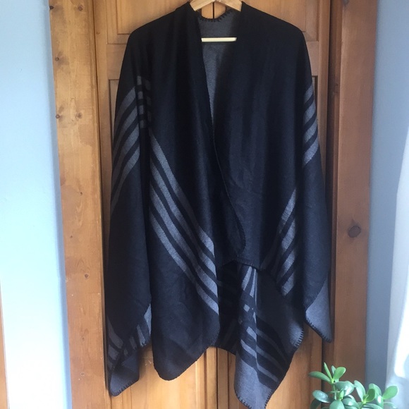 Poncho - Picture 5 of 5